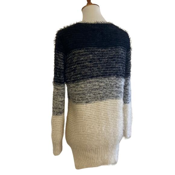 UNIF Oversized Fluffy Gray/Cream Ombre Sweater - Picture 2 of 4